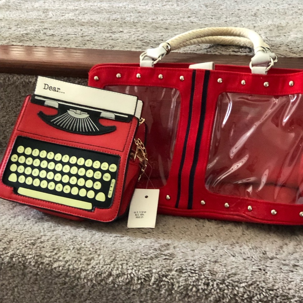 Red Display Handbag - Picture 7 of 7
